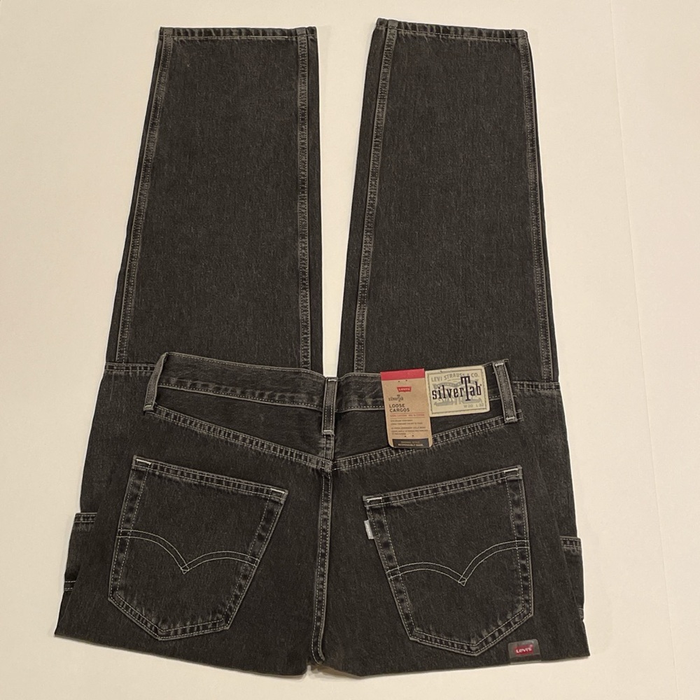 LEVI’S SILVERTAB LOOSE CARGO JEANS (32X32)